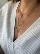 Charger l'image dans la galerie, Collier médaillon Mère veilleuse