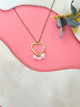 Charger l'image dans la galerie, Collier médaillon Mère veilleuse