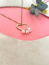 Charger l'image dans la galerie, Collier médaillon Mère veilleuse